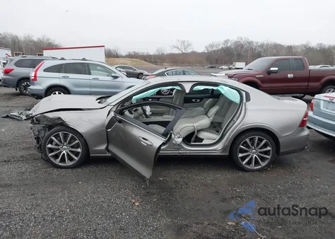 2020 Volvo S60 T6 Momentum z USA, uszkodzony, nr VIN 7JRA22TK4LG042174